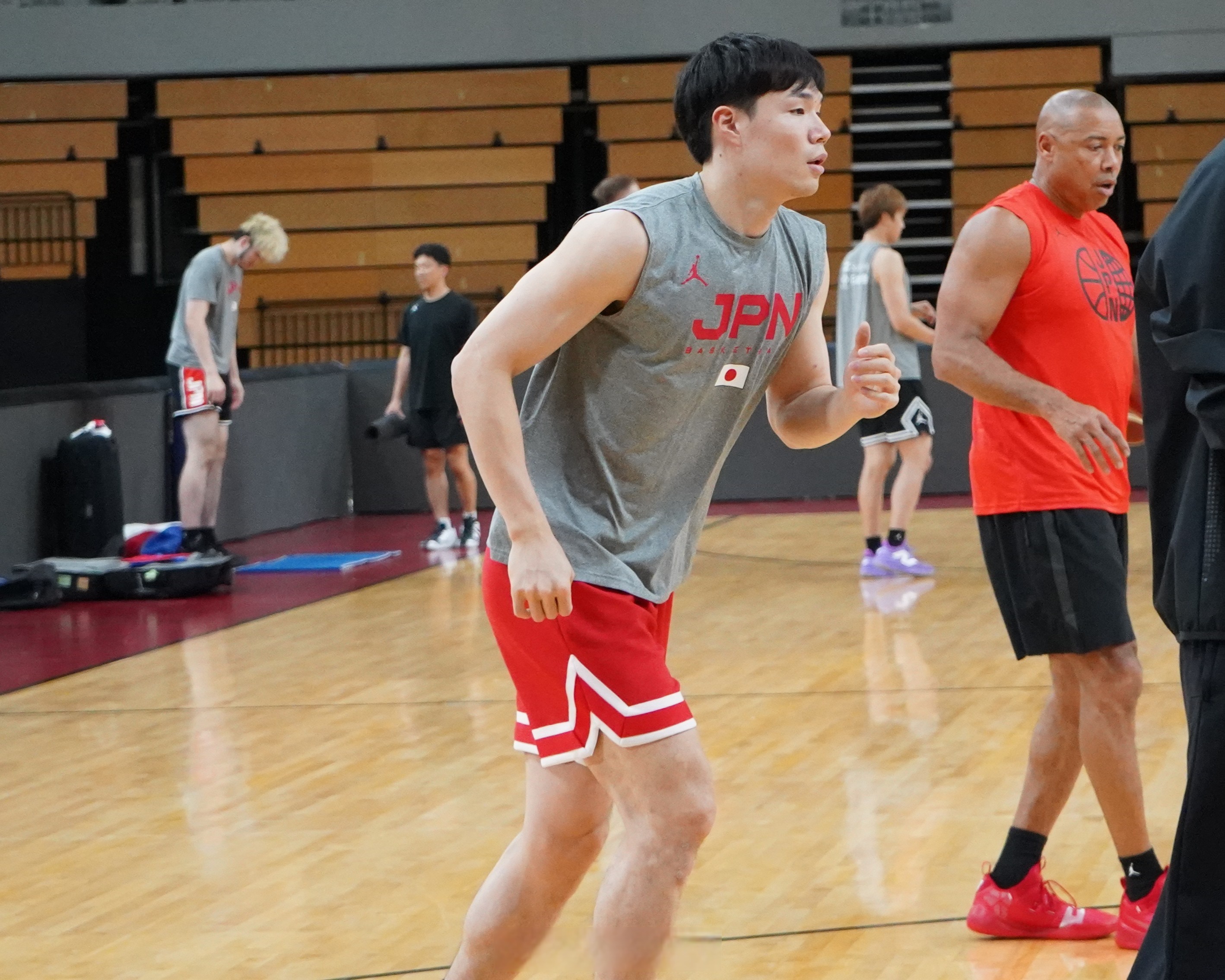  国足队长张琳芃失误导致被追平 